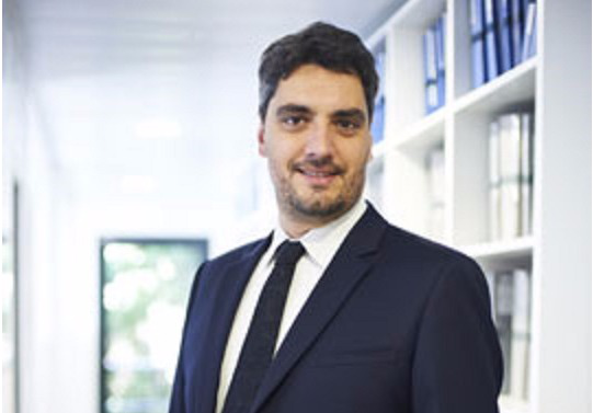Le cabinet français coopte Gilles Apcher, spécialiste du droit immobilier, et accueille cinq nouveaux collaborateurs.