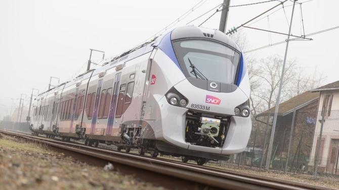 Île-de-France Mobilités a demandé mercredi à l'État de suspendre les travaux du futur train rapide CDG Express censé relier Paris à l'aéroport de Roissy en une vingtaine de minutes, considérant l'amélioration du RER B comme prioritaire.