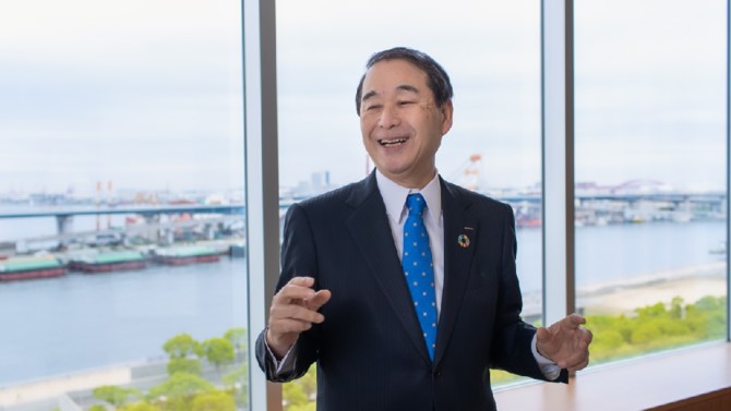 PDG de Sysmex Corporation depuis 1996, Hisashi Ietsugu ne cesse de faire grandir le groupe de santé qui s’est fait un nom 
 dans les tests et les systèmes d’information.