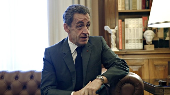 Alors que la campagne présidentielle entre dans sa dernière ligne droite, Nicolas Sarkozy reste bien silencieux. S'il n'a pas apporté de soutien franc à Valérie Pécresse, il s'est bien gardé de soutenir Emmanuel Macron. Un jeu d'équilibriste...