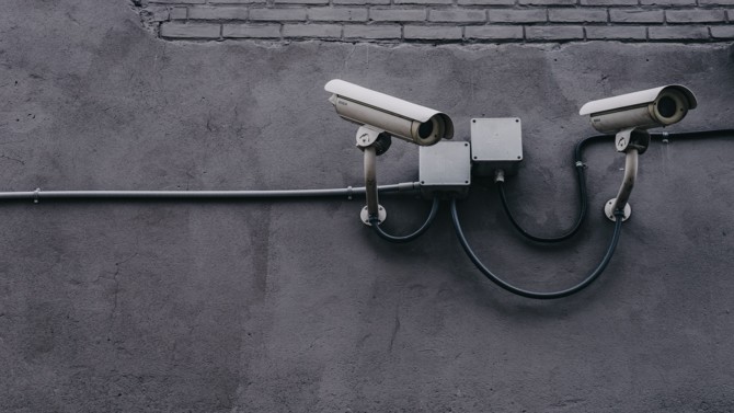 Fin décembre, la Commission nationale de l'informatique et des libertés (Cnil) a mis en demeure une commune de mettre en conformité le dispositif de caméras-piétons utilisé par sa police municipale, ainsi que son dispositif de vidéoprotection.