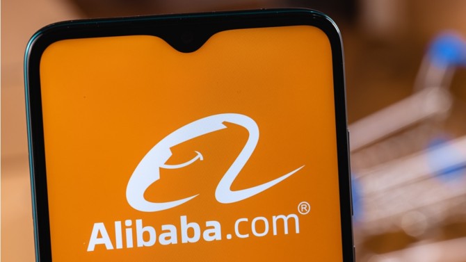 Michelle Lau, co-directrice d’Alibaba Group en France, est en charge de la stratégie retail et des partenariats avec les marques. Elle revient sur les fondamentaux de l’essor d’Alibaba, ainsi que sur leur soutien à la digitalisation des marques en Chine, comme à l’international.