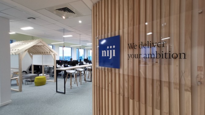 Entièrement dédiée à la transformation numérique des entreprises, Niji associe à la fois conseil, design et technologie. La société rennaise diversifie peu à peu son offre et compte devenir un acteur de référence dans le numérique responsable, la cybersécurité et l’industrie.